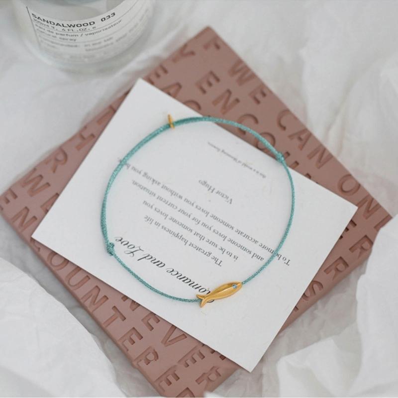 Минималистичный браслет-шарм с золотой рыбкой, плетеный из синей шелковой нити, регулируемый браслет-манжета, эффектное украшение