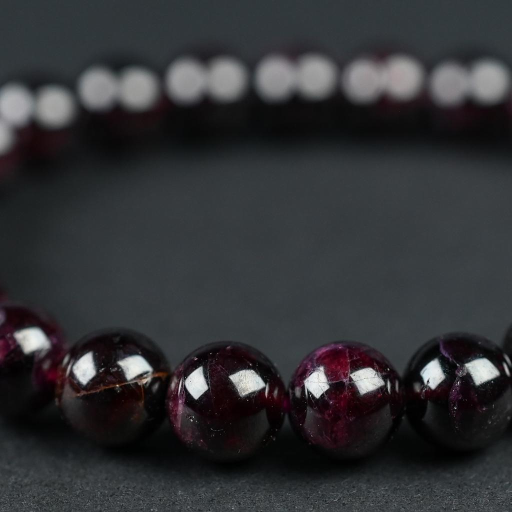 Браслет Eigado Garnet 24 Inner Good Luck January Натуральный камень силы, Бусины, 7,5 мм, Диаметр прибл.. 16см, Шарм, Камень рождения, Камень,
