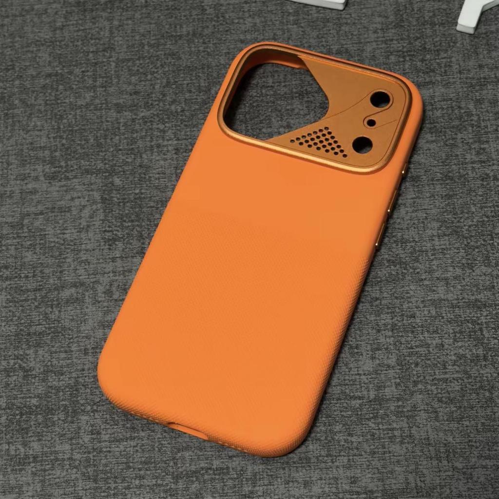Магнитный чехол из жидкого силикона для iPhone 17 Pro Max с дизайном Apple 16 Dot Matrix из алюминия