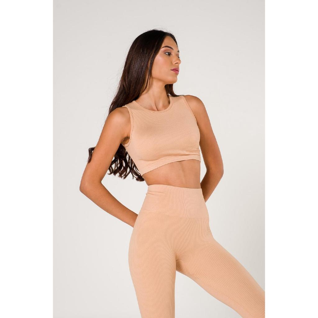 Бесшовный спортивный бюстгальтер в рубчик