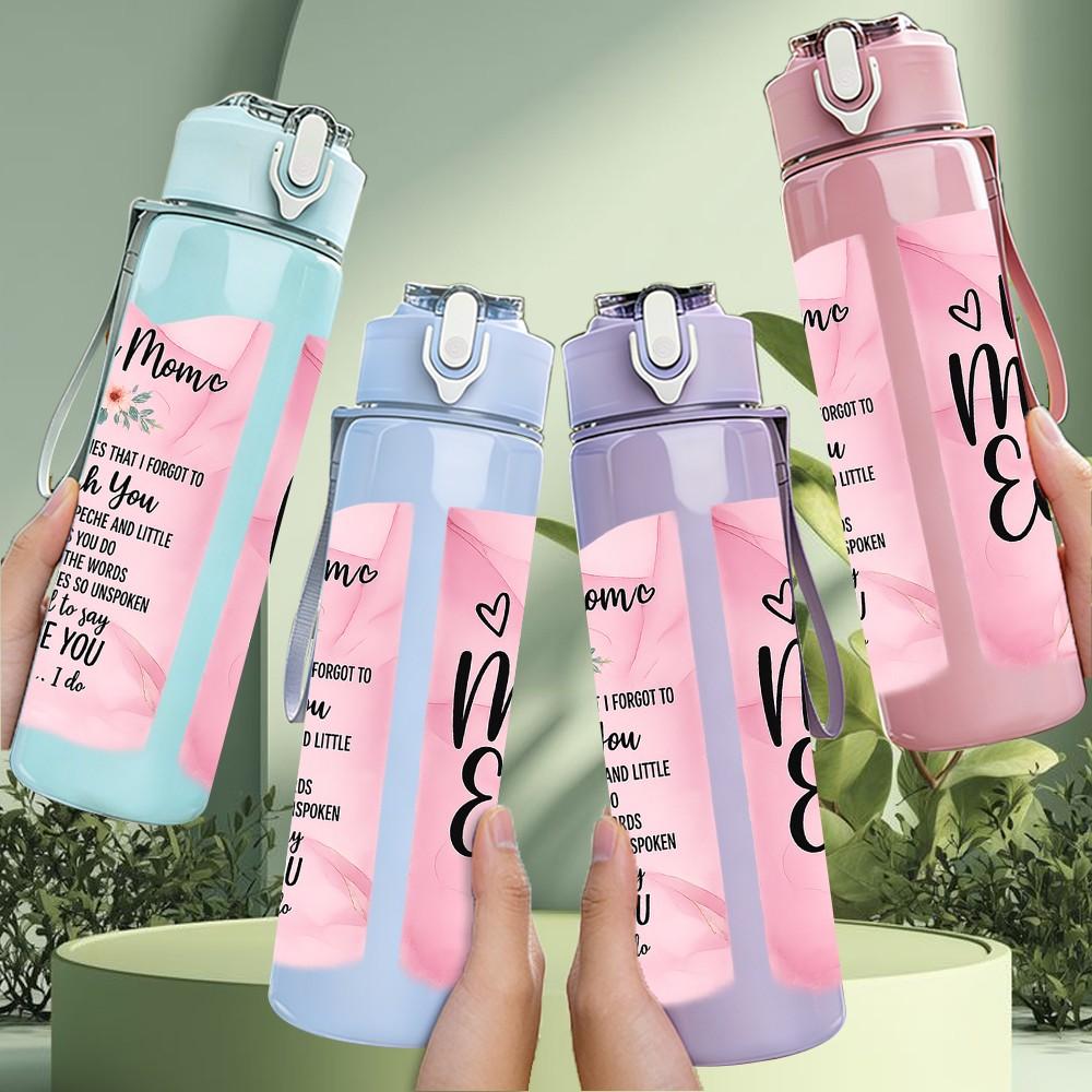 1PC Our Mom Text Quote Print 750ml Color Plastic Sports Water Bottle Leakproof Flip Straw Lid Suitable for Sports Office Home Use