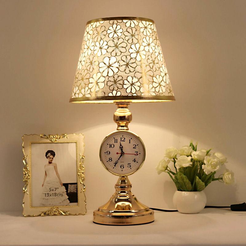 Простой Европейский Стиль с часами Настольная Лампа Спальня Прикроватная Гостиная Освещение Теплые Романтические Свадебные Идеи