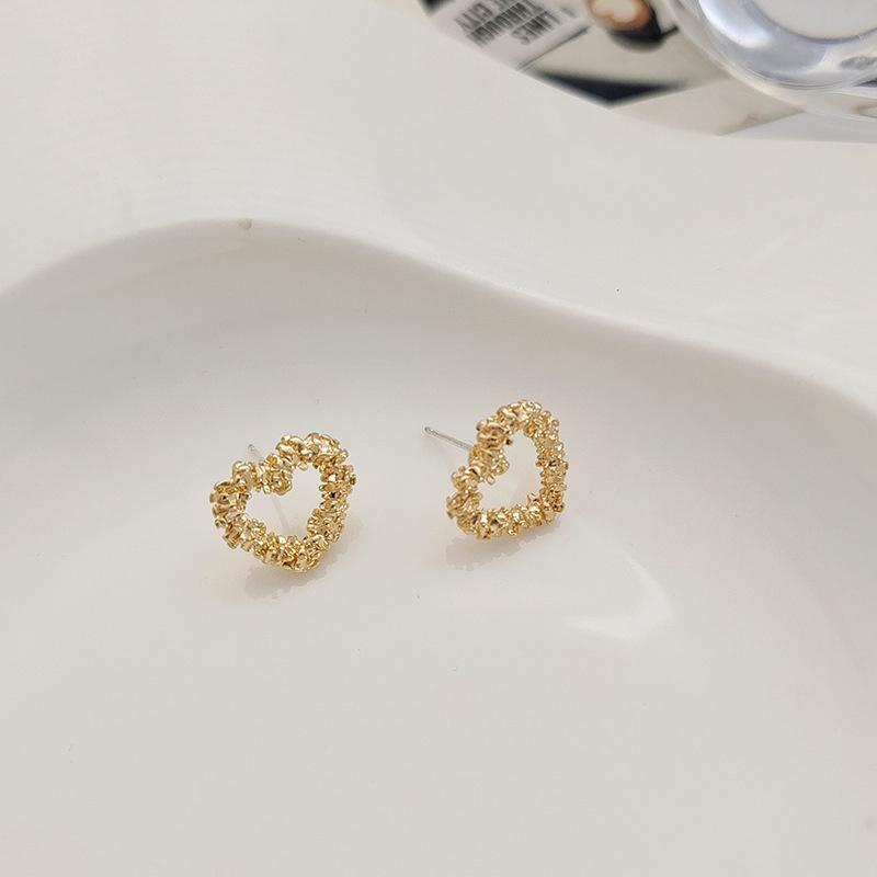 Винтажная металлическая серьга-пусета в форме сердца для женщины Новая модная цветная геометрическая серьга с витой волной Вечерние ювелирные аксессуары