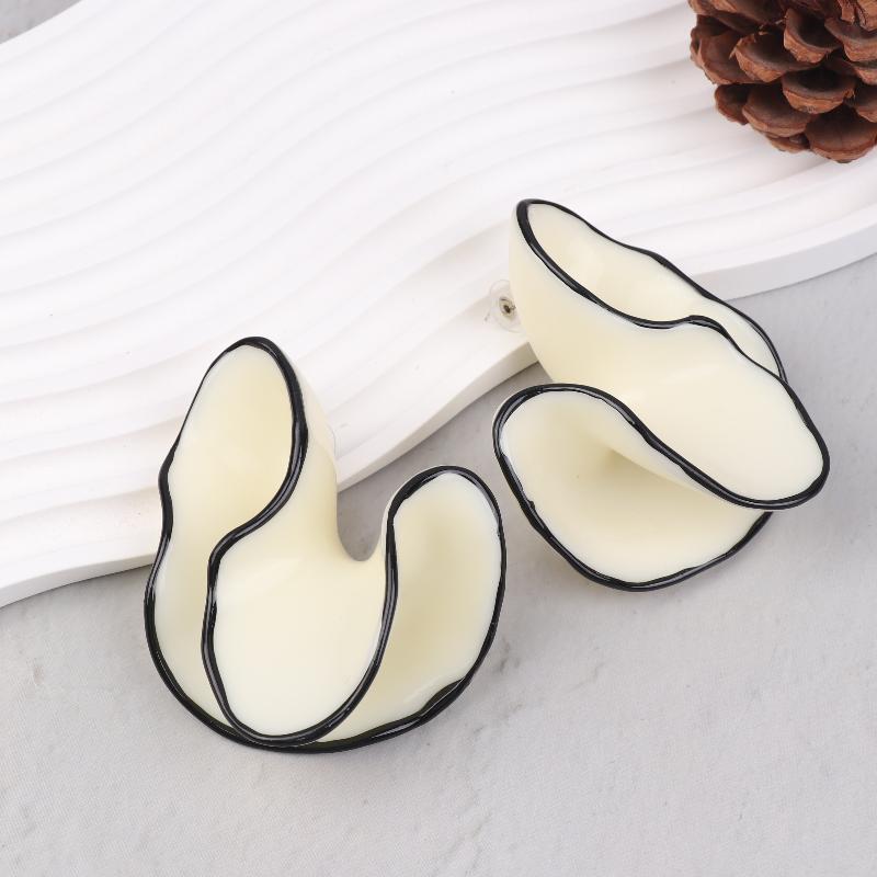 Geometric Conch Stud Earrings For Women European American Personality Exaggerated Style Girls Travel Jewelry Gift