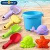 Детский пляжный набор игрушек: Машинка, ведро, лопата, песочные часы и песочные инструменты для игр с водой и песком.