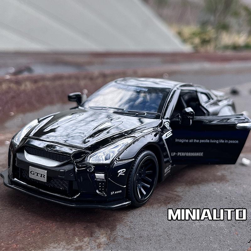 Масштаб 1/32 Nissan GTR, литая под давлением модель автомобиля, игрушечный автомобиль с откатным механизмом, звуком и светом для детей, коллекция подарков для мальчиков и девочек