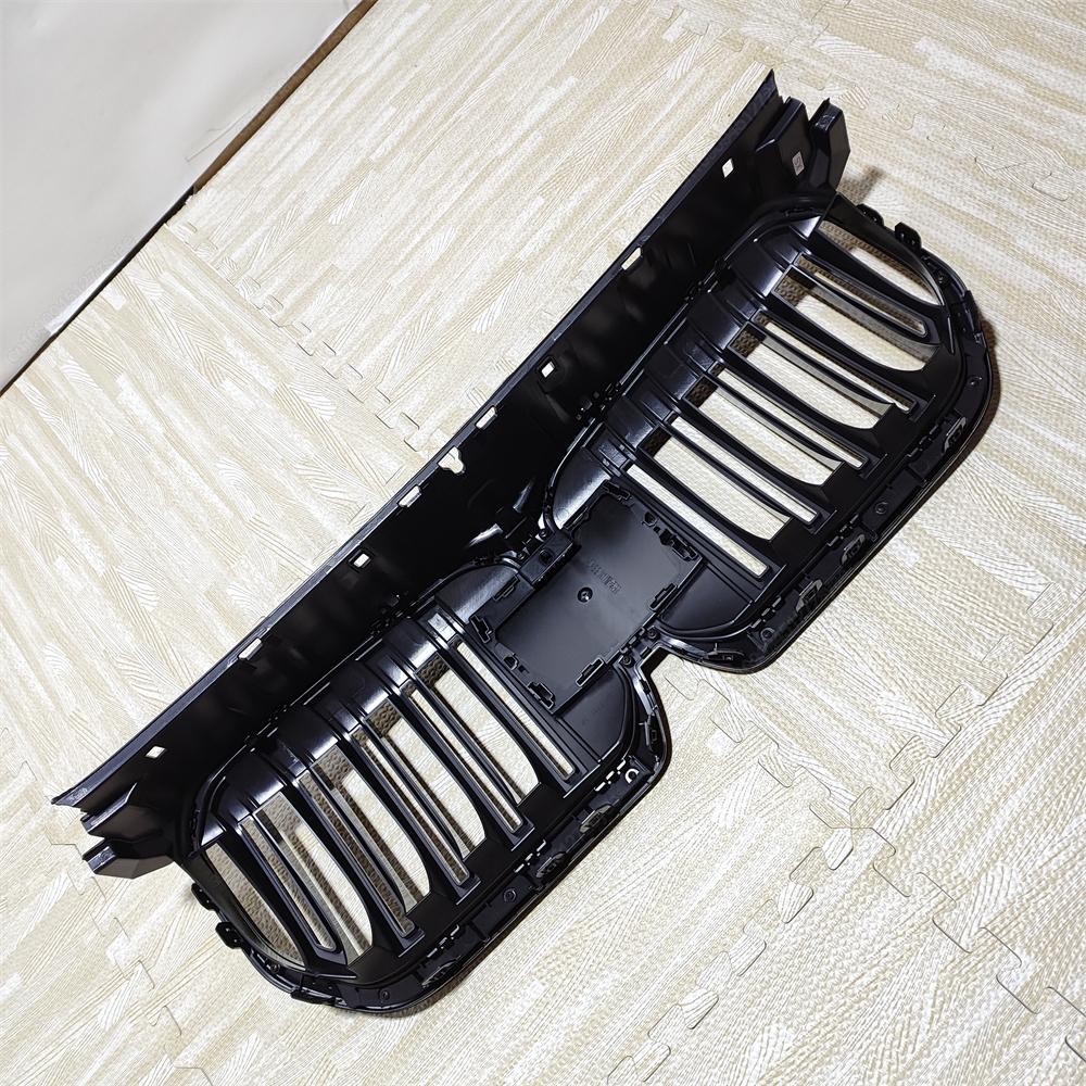 Передняя решетка бампера с двойными ламелями для BMW X1 U11 iX1 M Sport 2022-2024 Гоночная решетка Стайлинг автомобиля Обвесы Глянцевый черный Тюнинг