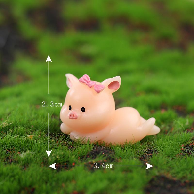Adorable Resin Pig Figurine For Car Decor And Desktop Ornaments Creative Cartoon