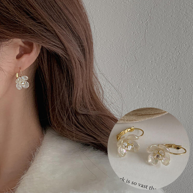 Серьги-гвоздики Jaru Pure Flower с кубическим цирконием
