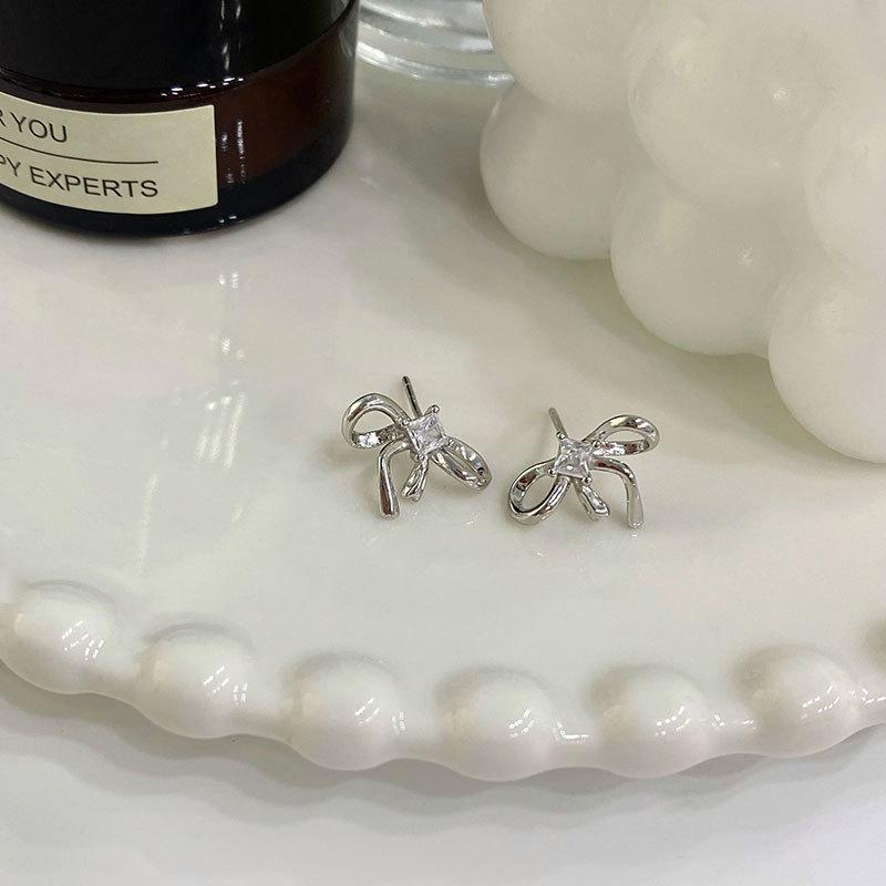 Серьги-бантики с квадратными бриллиантами, маленькие и высококачественные, милые серьги для темпераментных женщин, новый стиль