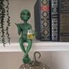 /Funny Resin Alien Drinking Beer Statue For Garden Yard Landscaping Outdoor Desktop Decoration Art Ornament Gift Home Bar..