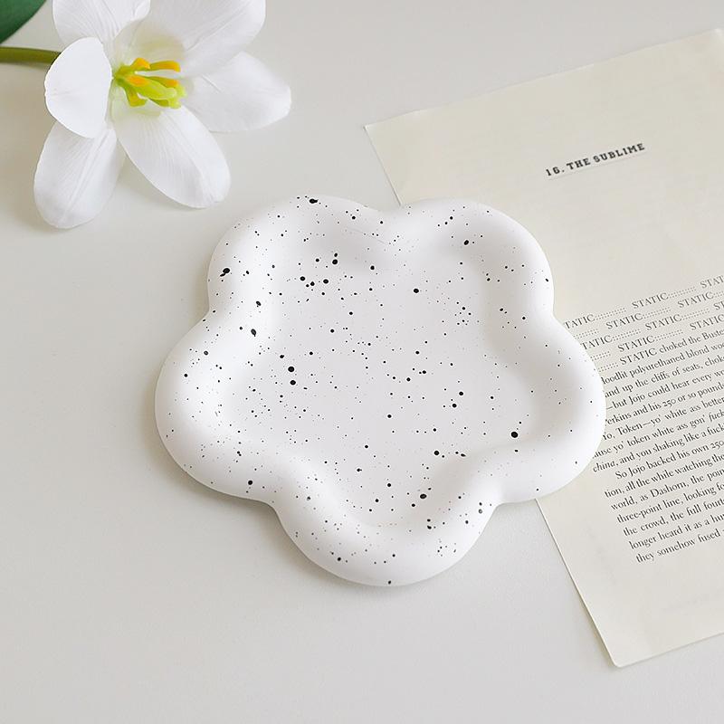 Fashion Photo Props Simple Photography Background Popular Jewelry Earrings Bracelets Gift Shoot Accessories Heart-shaped Tray