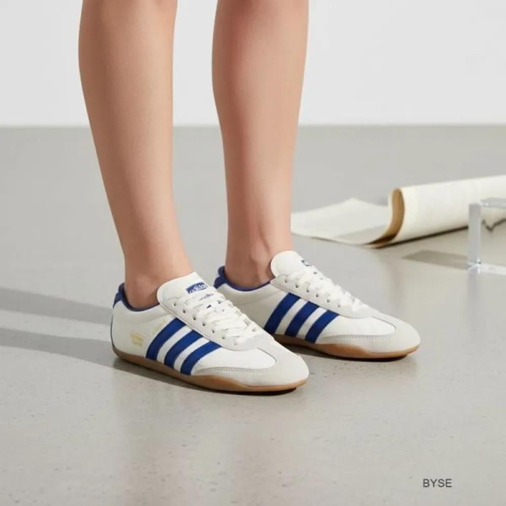 adidas Tokyo Off-White Royal Blue sneakers 471505