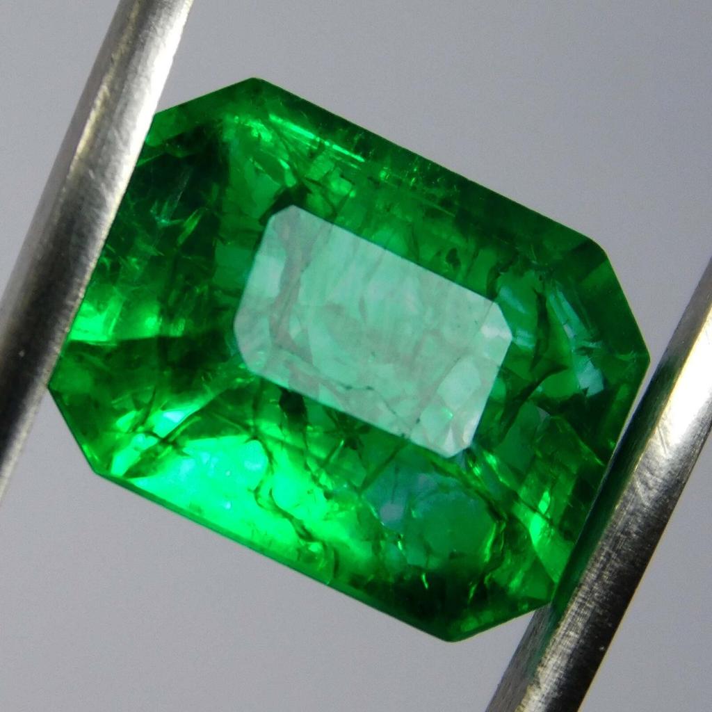 8.16 Ct Exclusive Green EMERALD Muzo Natural Gemstone Emerald Cut