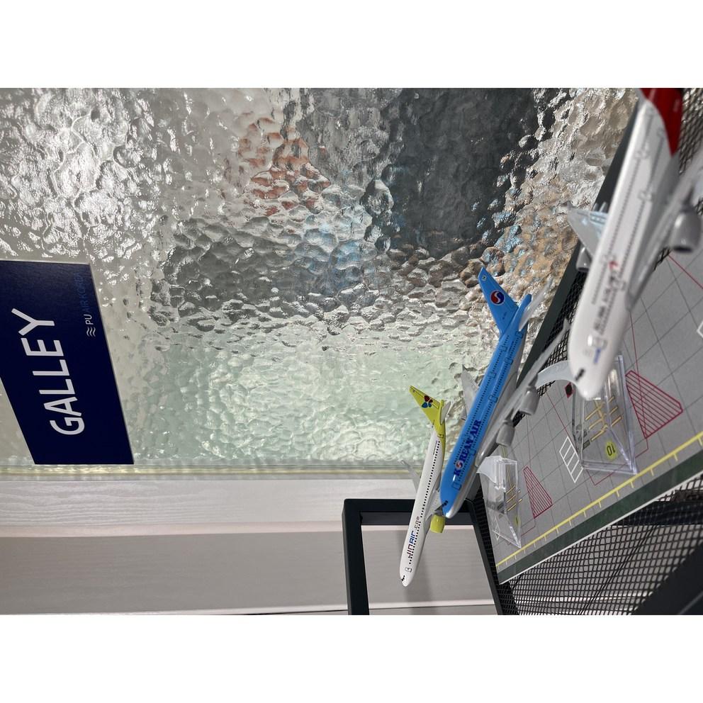 1:400 Scale Diecast Airplane Model - 16cm Replica (28 Designs including Korean Air, Asiana Airlines) with Display Stand Pad