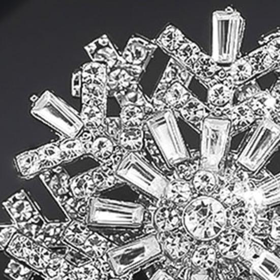 Rotating Snowflake Brooch Women Rhinestone Snowflake Lapel Pin Decorative Sparkling Brooch Pin Jewelry for Christmas Wedding Party Outfit