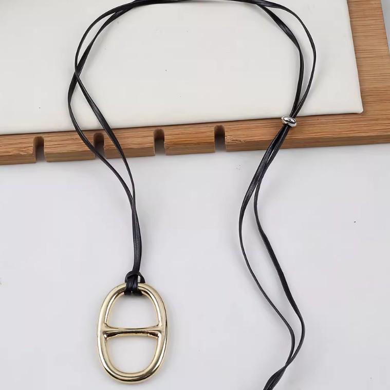 European and American Pig Nose Pendant Leather Necklace - Fashionable, Simple, All-Match Long Sweater Chain for Women