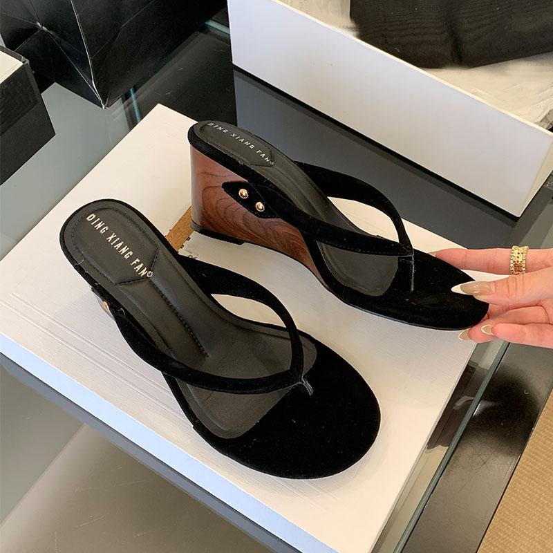 Модные женские шлепанцы Обувь Женские танкетки Шлепанцы Обувь Новинка 2025 Модные с круглым носком Женские босоножки на каблуке Шлепанцы Обувь