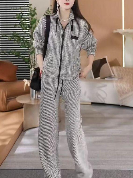 Женский повседневный комплект из полосатого кардигана и широких брюк - коллекция весна/осень 2024 г.