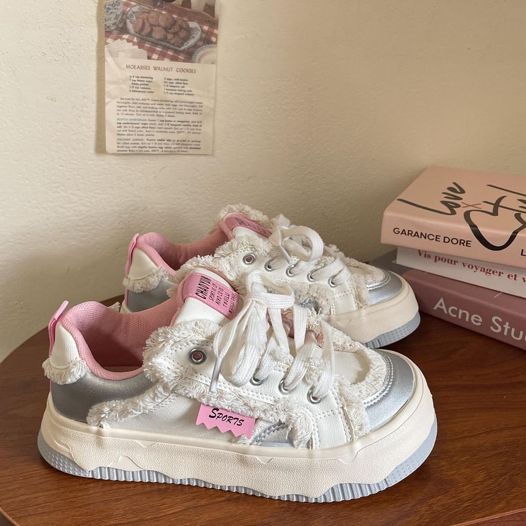 Круглый носок уродливые милые серебристая пудра толстая подошва женские лето и осень кожаная поверхность повседневные нишевые необработанный край спортивные кеды женские