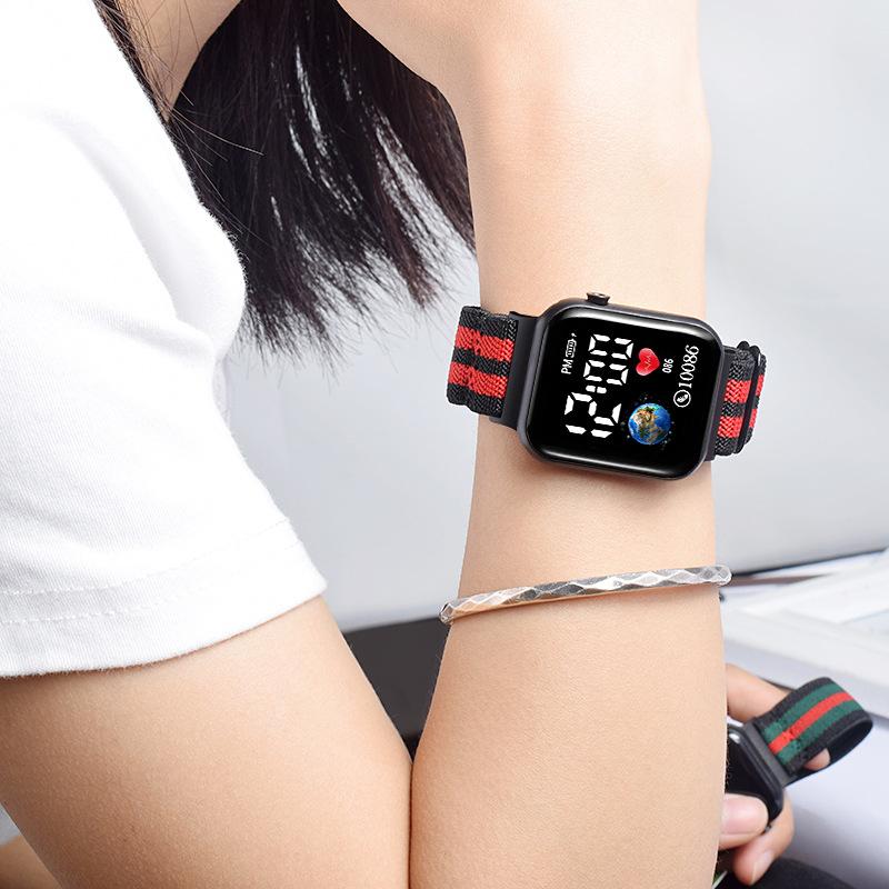 Vogue Fashion Elastic Watch Band LED Электронные наручные часы Женские многоцветные ремешки для часов Браслет Повседневные новые цифровые часы Solo Loop Strap LED Watch