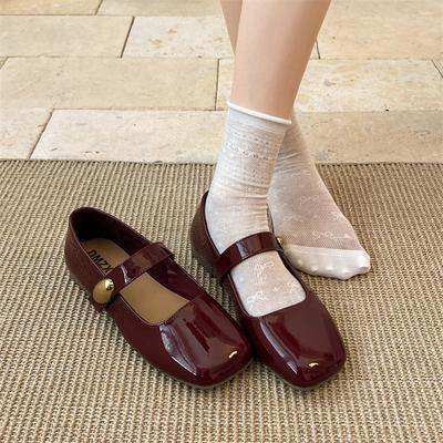 Французский красный ретро квадратный носок светлая пасть низкий каблук одинарная обувь женская лето 2025 новая с юбкой универсальные туфли Мэри Джейн