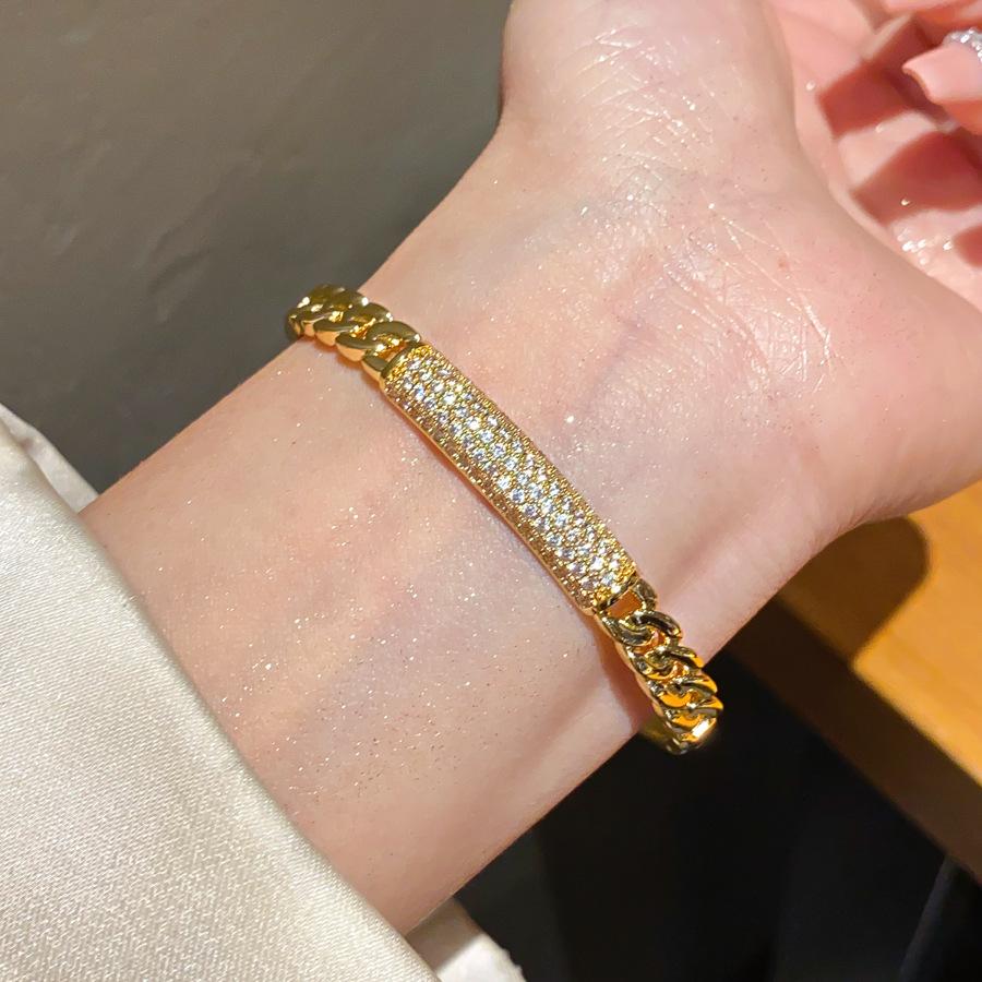 Square Winding Buckle Bracelet, Simple and Fashionable Bracelet, Light Luxury and High-end Jewelry for Women