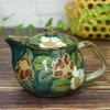 Стильный чайник Ваза но Кура из кутани с дизайном зеленой камелии и ситечком для чая. Сделано в японии. Премиальная керамическая посуда и идеальна как