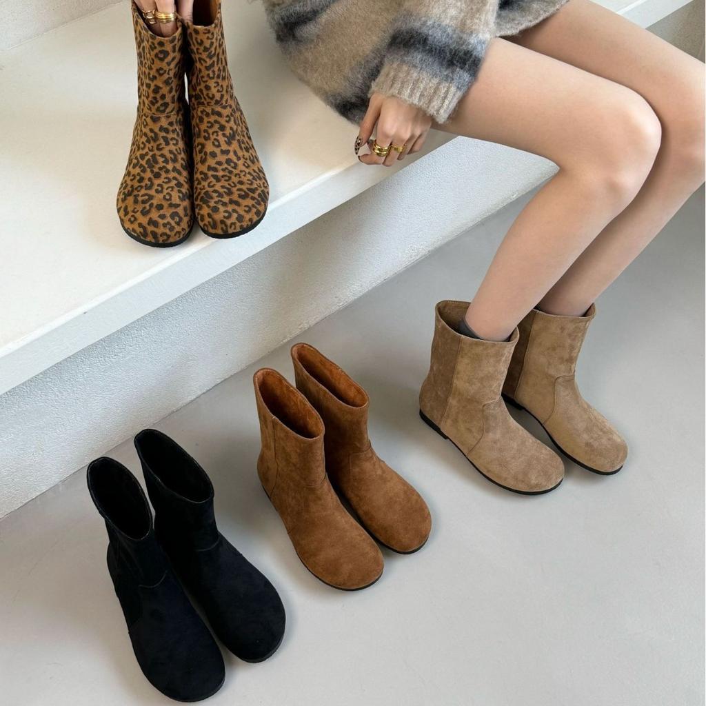 Retro lazy wind pine cone short boots women's 2025 autumn and winter new round head flat bottom Martin boots British style