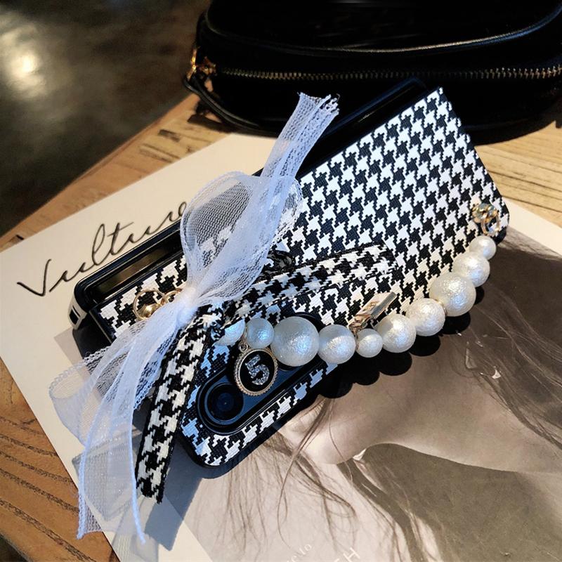 Woman Lattice Pattern Cloth Bracelet Phone Cover For Samsung Galaxy Z Fold 3 5g Zfold 4 Houndstooth Printed Pu Leather Hard Case