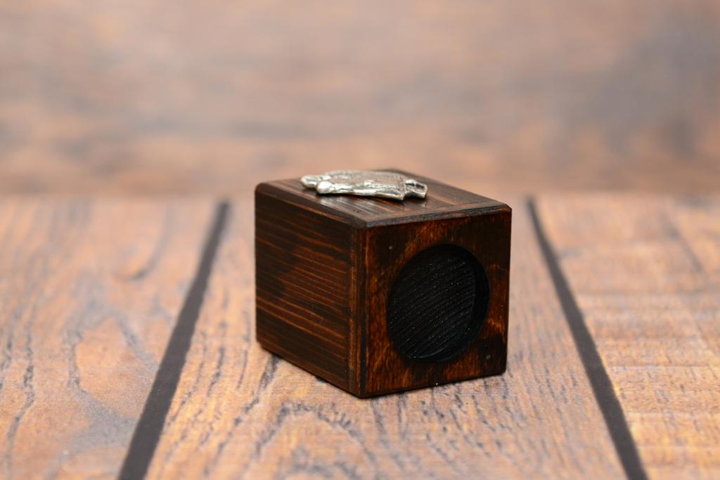 Berger de Beauce, Beauceron – Wooden candle holder with a dog, a unique souvenir after losing a dog | Art-Dog