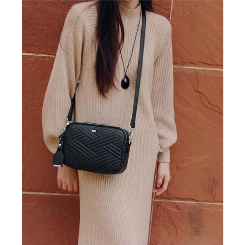 Daks Black Logo Embellished Cowhide Crossbody Bag Dcba6f371bk