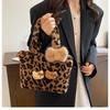 Autumn and winter cool style plush leopard pattern handbag cute fluffy cute retro outing handbag