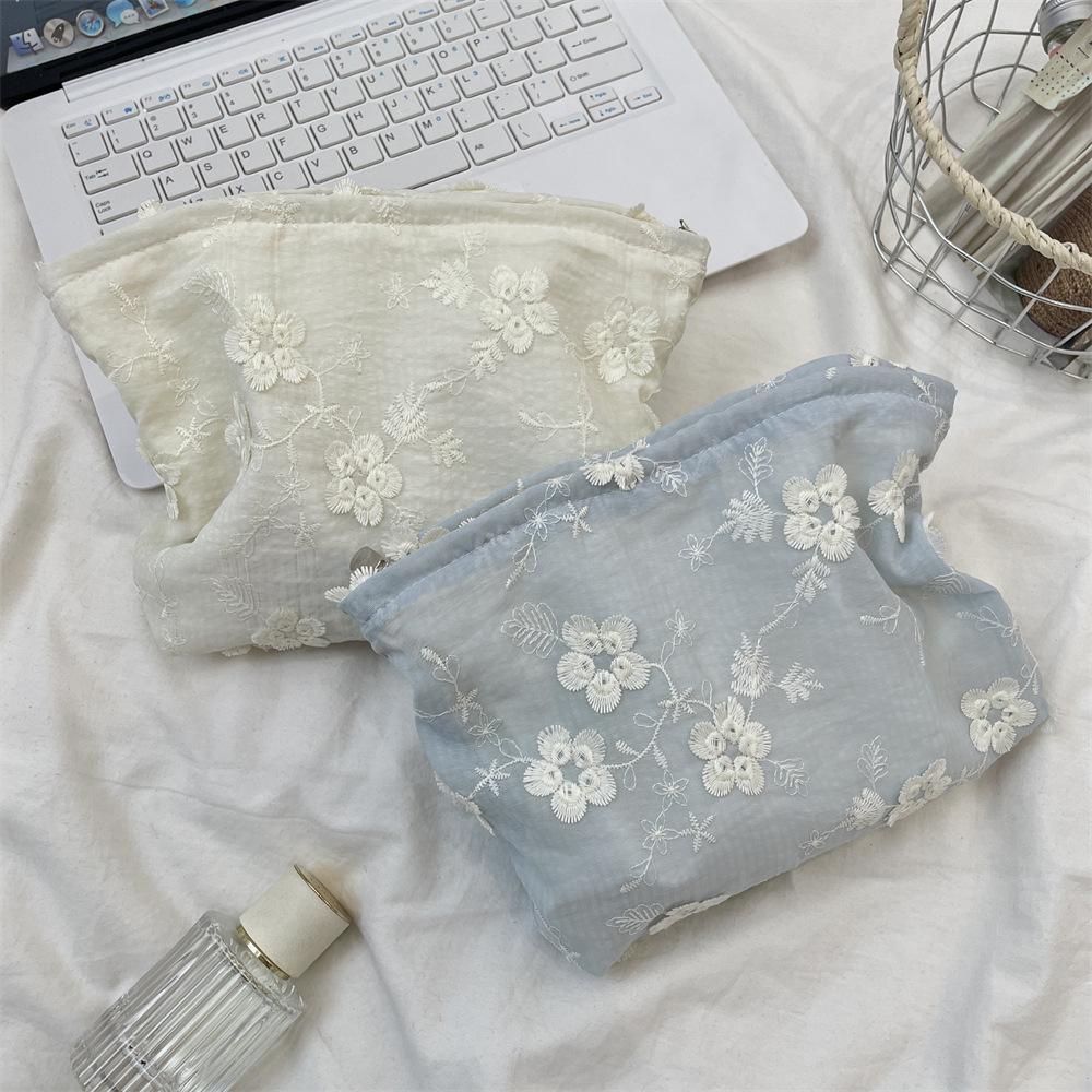 Косметичка с тиснением в виде цветов, большая вместимость, сумка для хранения средств по уходу за кожей, женский клатч, сумка для хранения на молнии