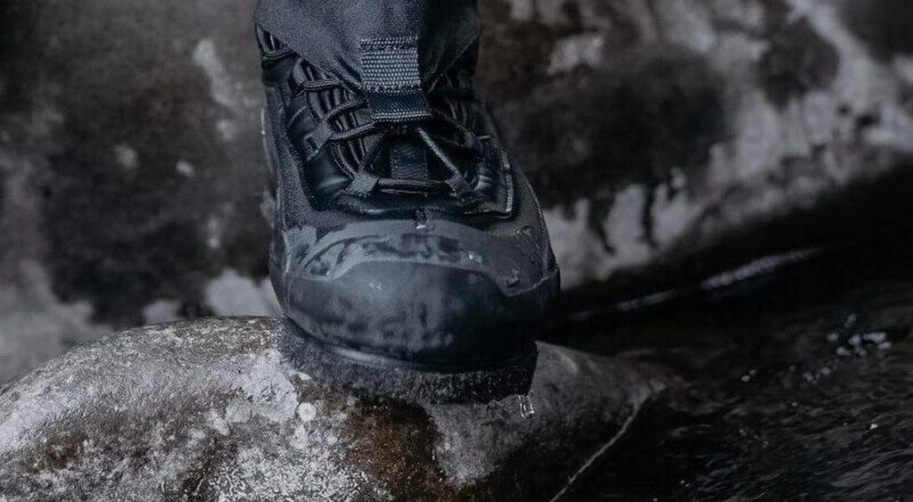 SHIMANO Fishing Shoes Rock Shore Wet Boots Water Drain Pin Felt Black 25cm FS-080U