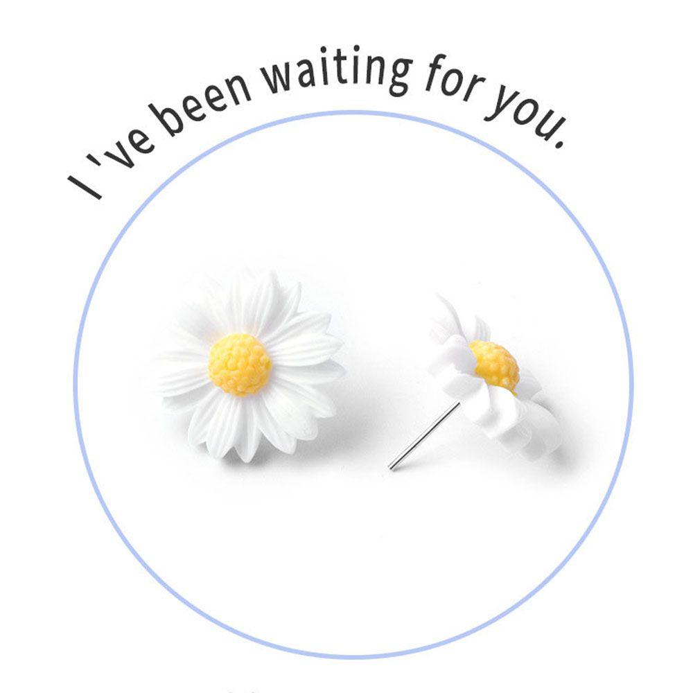 Women Cute Small Daisy Flower Temperament Fresh Jewelry Ear Stud Earrings Fashion Accessories