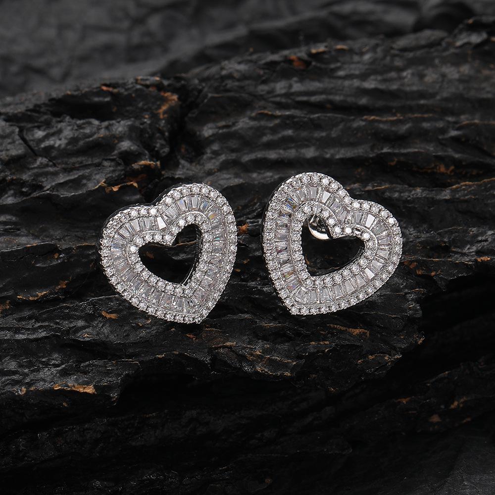 European and American Hip Hop Love Stud Earrings, Zircon Hollow Heart Stud Earrings Ins High-end Earrings Women