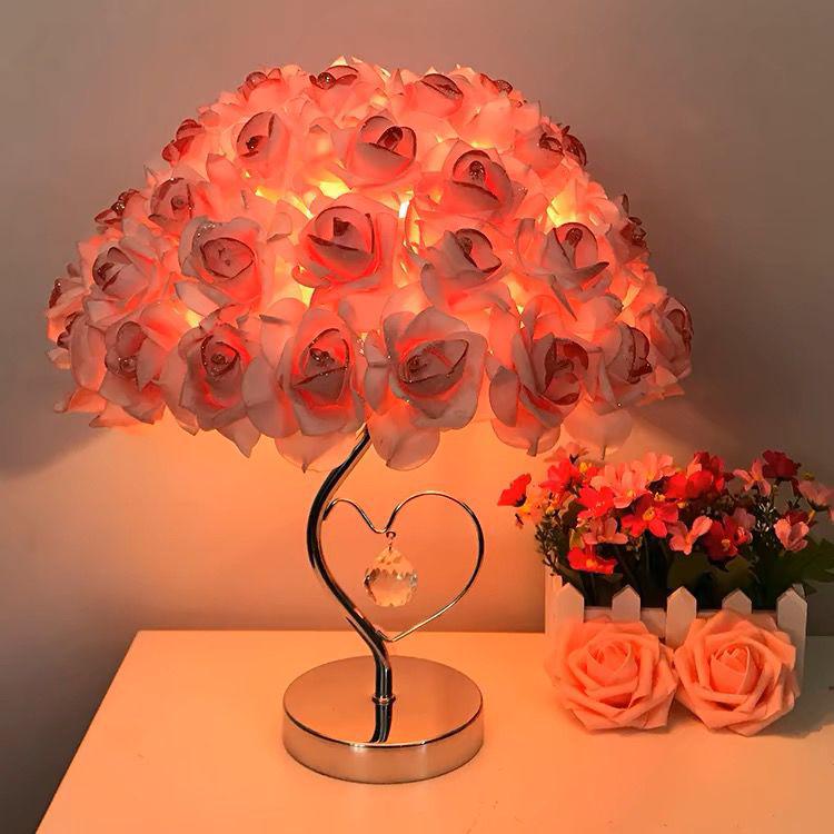 Элегантная европейская настольная лампа с перьями - Уютный светодиодный прикроватный светильник для спален и свадеб