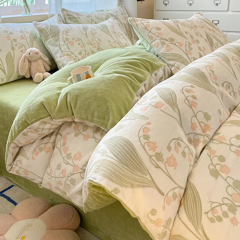 Утолщенный резной молочный флисовый комплект из четырех предметов, флисовое одеяло, простыня из кораллового флиса