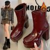 У женской группы такие же ботильоны на толстой подошве и толстом каблуке, как и осенью и зимой 2024 года, новые маленькие эластичные тонкие ботинки, супер высокий каблук из лакированной кожи