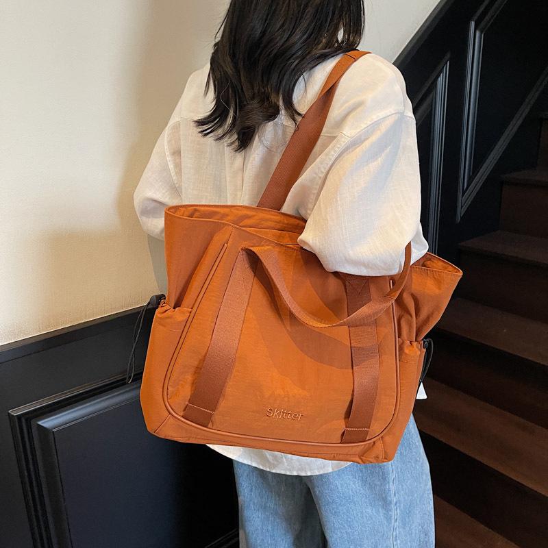 High-End Women's Lightweight Waterproof Tote: Versatile 2025 Large-Capacity Shoulder Handbag