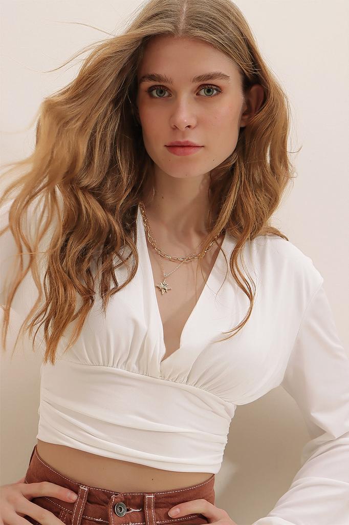 Women's Blouse New Season Fashion Black V-Neck Front and Waist Gathered Sandy Crop Blouse