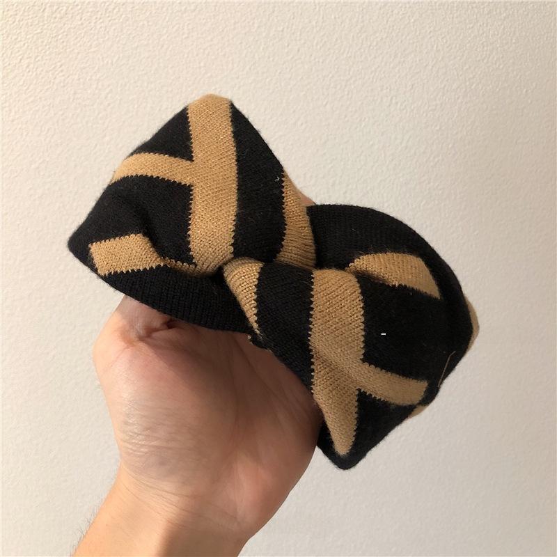 Korean Retro Wool Wide Cross Headband: Autumn & Winter Contrast Knit Hair Accessory