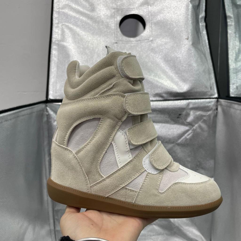 Реальные фото женских высоких кроссовок в том же стиле, что и у знаменитости