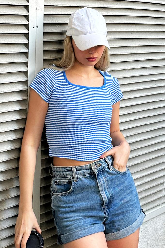 Женская блузка, модная бежевая укороченная блузка в полоску с квадратным воротником, новый сезон