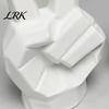 Уникальные Фотоаксессуары 3D Печатная Скульптура Руки Жест Победы, Современная Статуэтка из Смолы для Дома Офиса Минималистичный Декор Декор Стола, Креативная Геометрическая