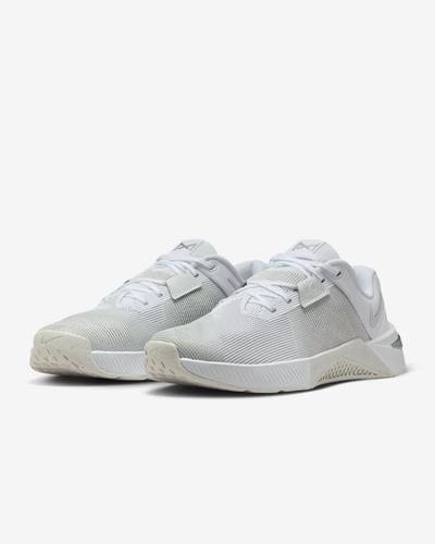 Nike Женские кроссовки для тренировок Metcon 10 HQ2620-100 Размер