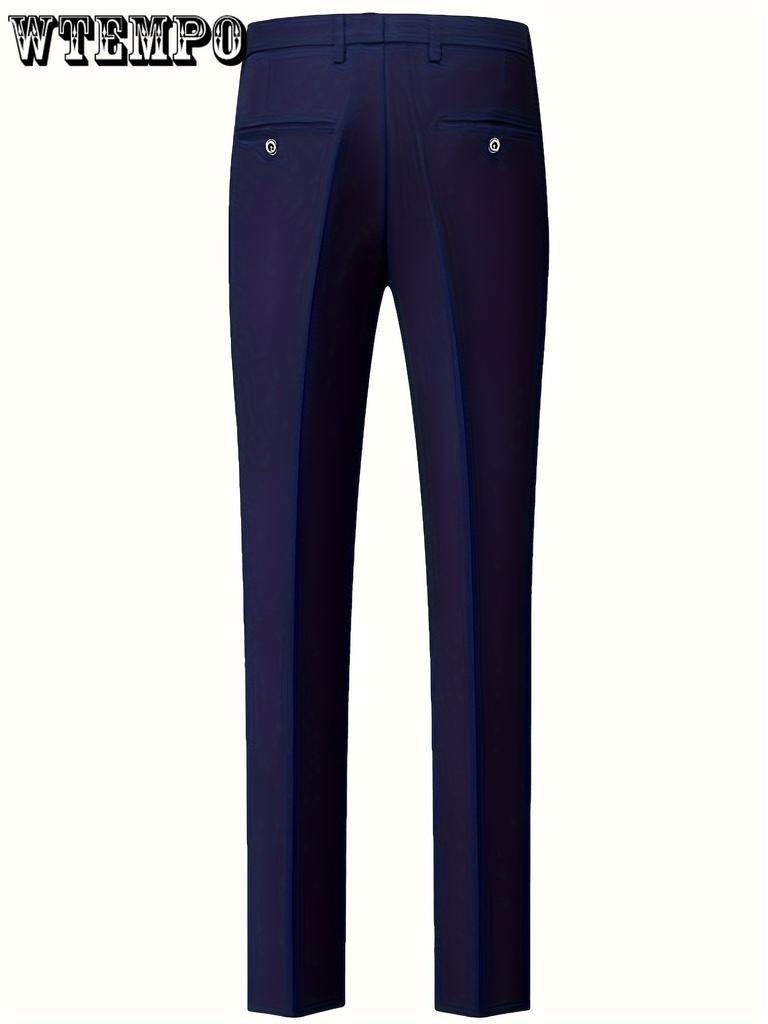 Комплект из 3 классических мужских костюмов: пиджак с воротником-шалью, однобортный жилет с V-образным вырезом и облегающие брюки.