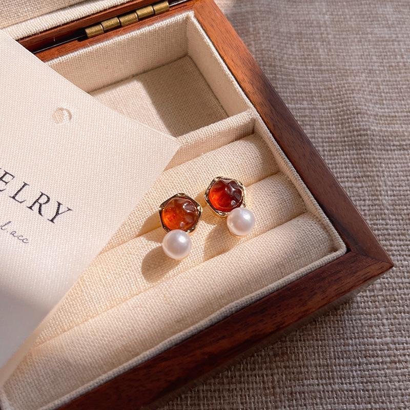 «Элегантные серьги с леопардовым принтом и янтарем с камнями тигровый глаз для женщин — легкие, роскошные и универсальные украшения на осень/зиму»