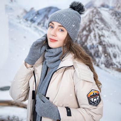 Женская зимняя однотонная теплая шерстяная куртка из трех предметов (Шапка, Шарф, Перчатки) Холодостойкий меховой шарик плюс бархатный вязаный костюм